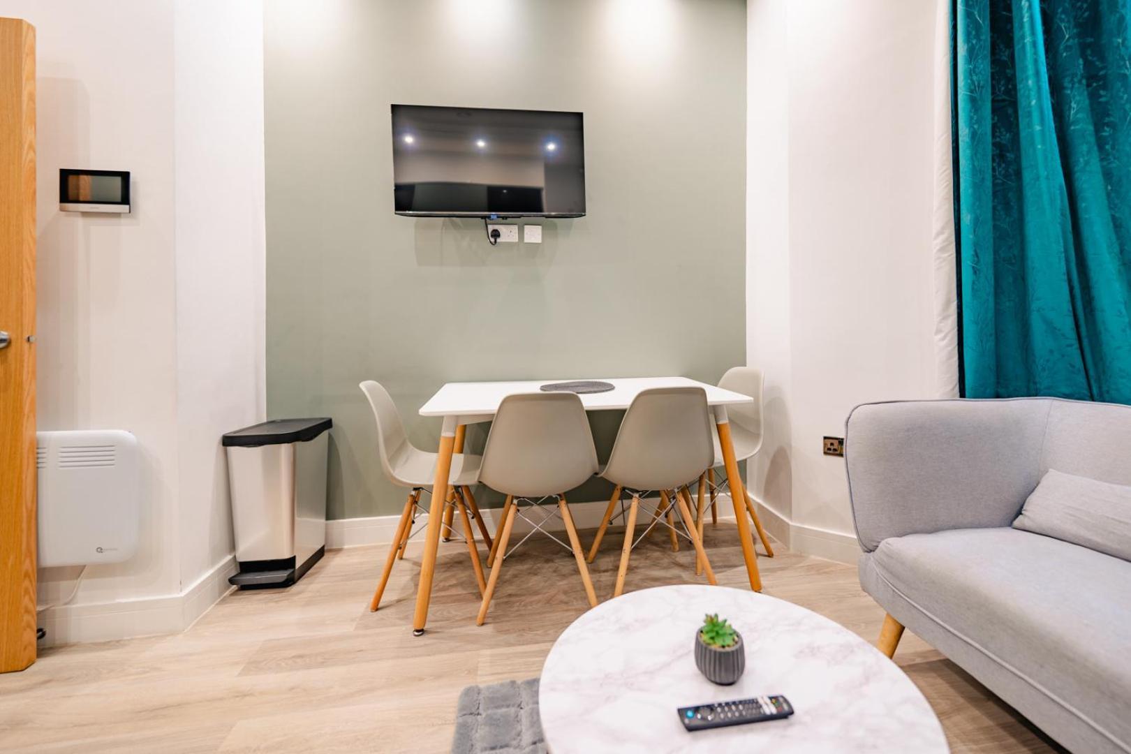 Luxury Apartments In Cardiff City Centre Buitenkant foto