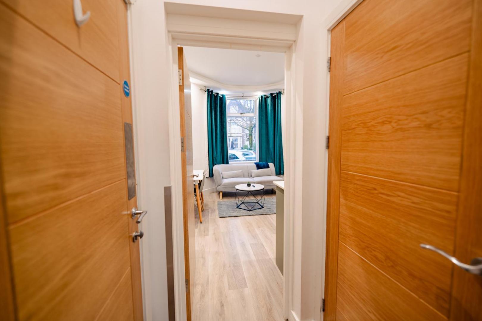 Luxury Apartments In Cardiff City Centre Buitenkant foto